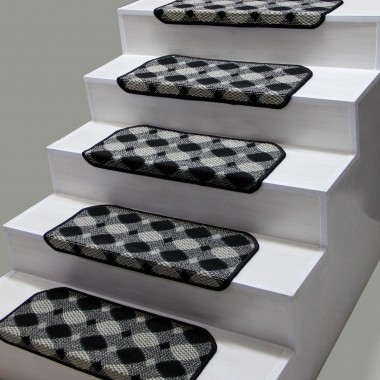 Siyah Renk Kare Desenli Model Bukle Halıdan Demonte Basamak Paspasi